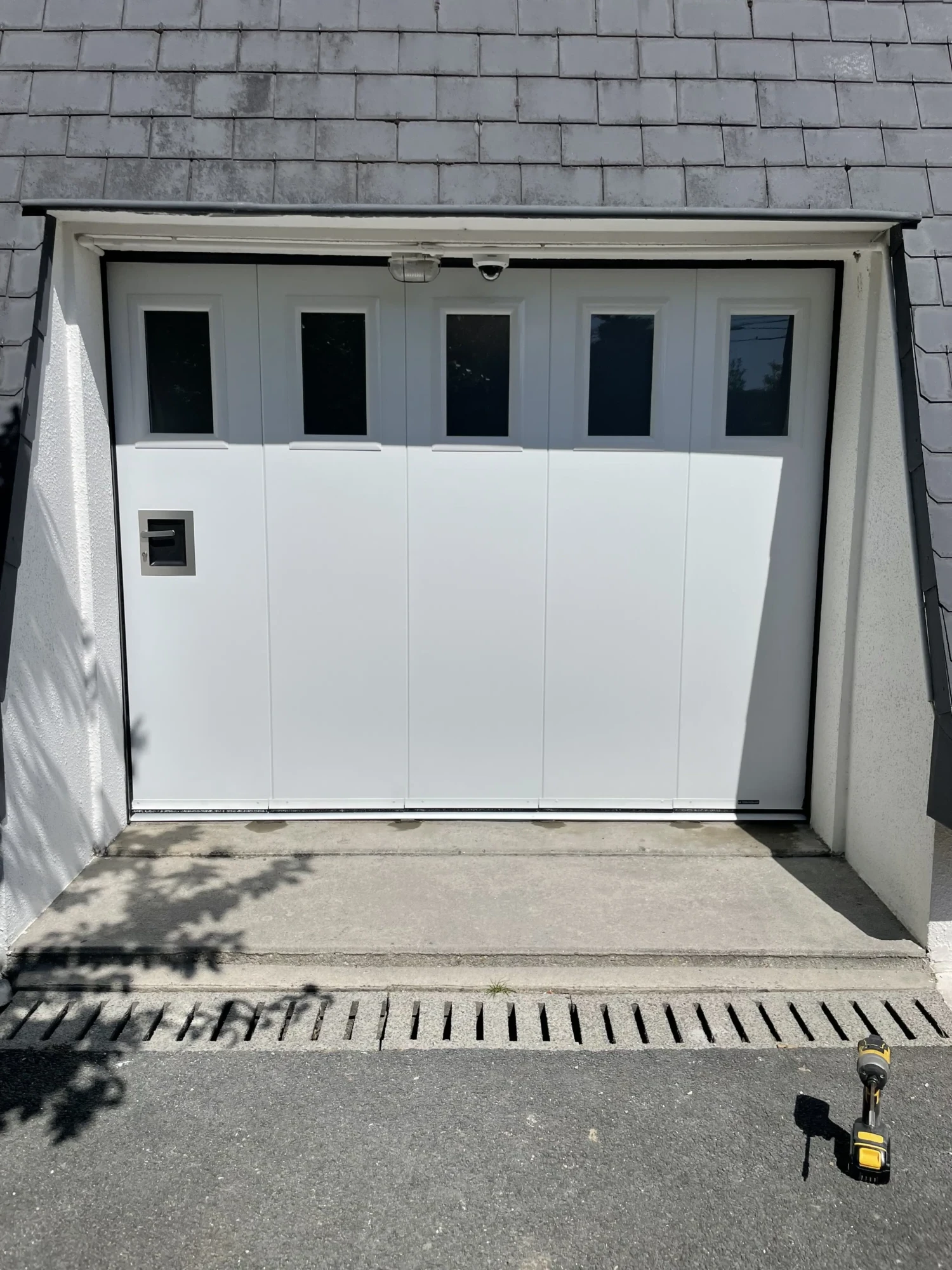 Porte de garage coulissante_LOCTUDY_PSV MENUISERIES