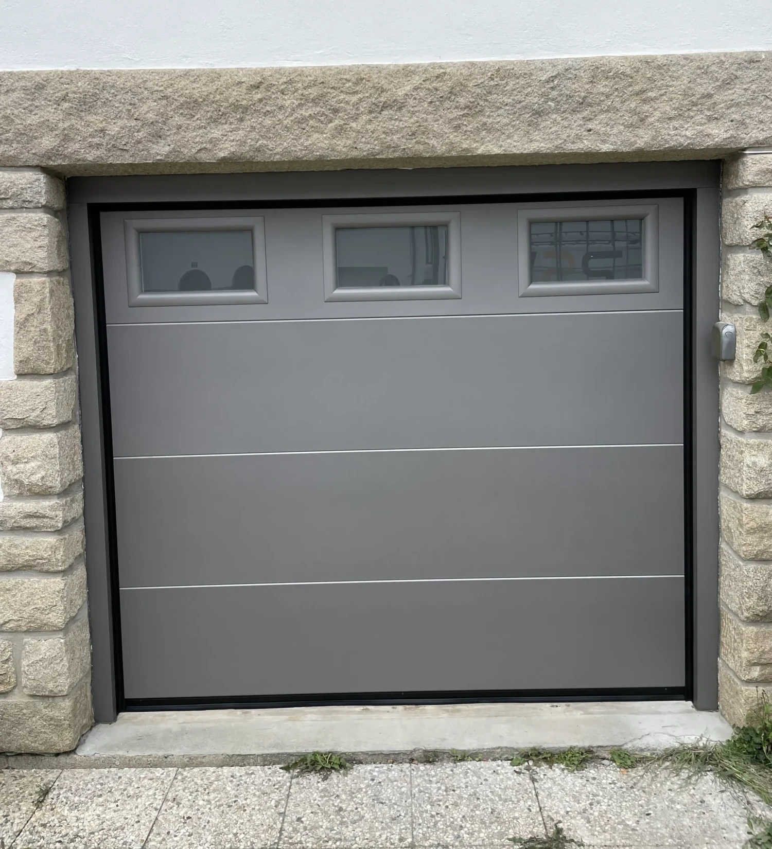 Porte de garage alu sectionnelle plafond gris 9007-QUIMPER-PSV MENUISERIES