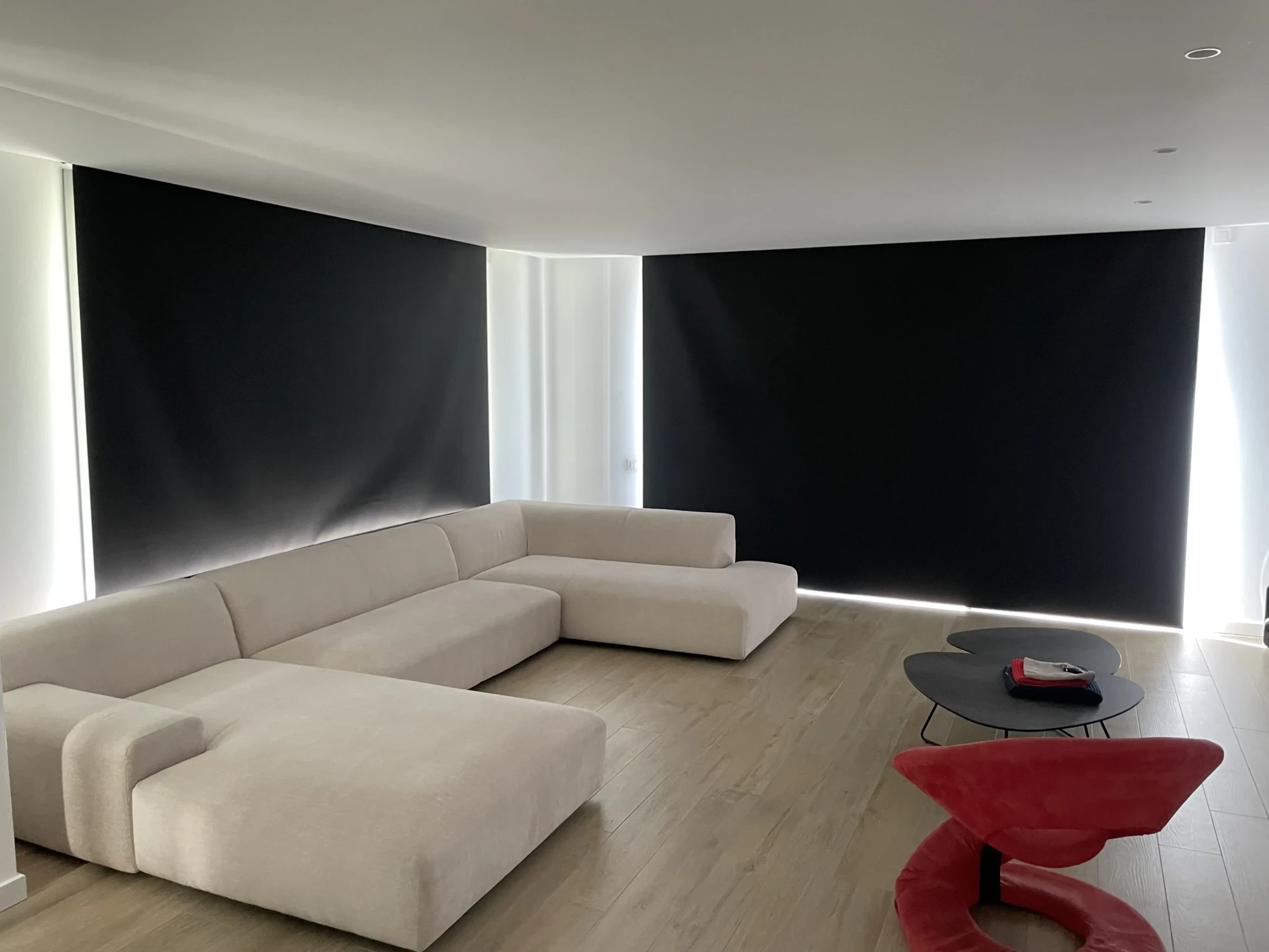 Store interieur rouleau motorisé fermé_NEVEZ_PSV MENUISERIES