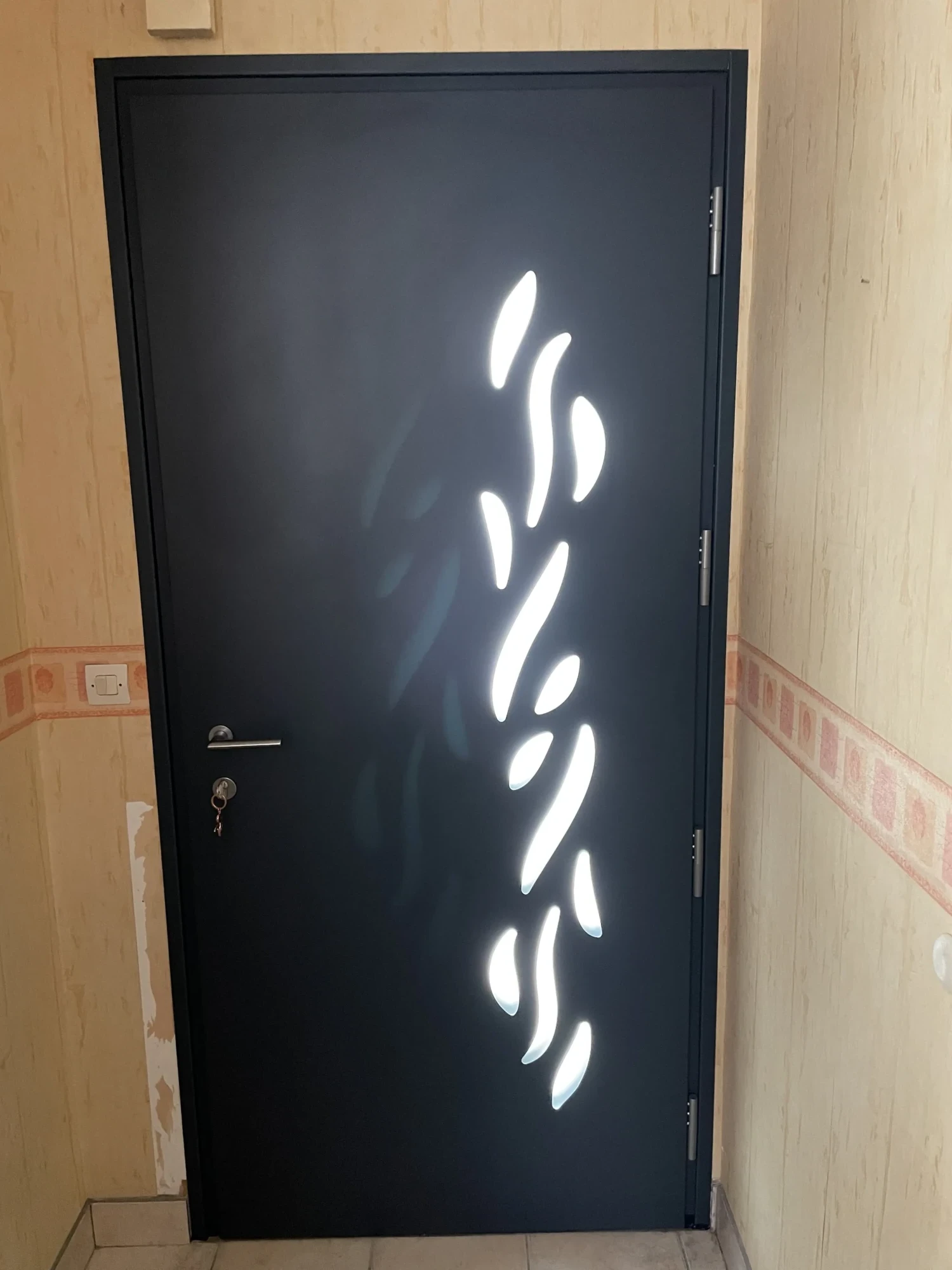 Porte d'entrée alu int_PLOMELIN_PSV MENUISERIES