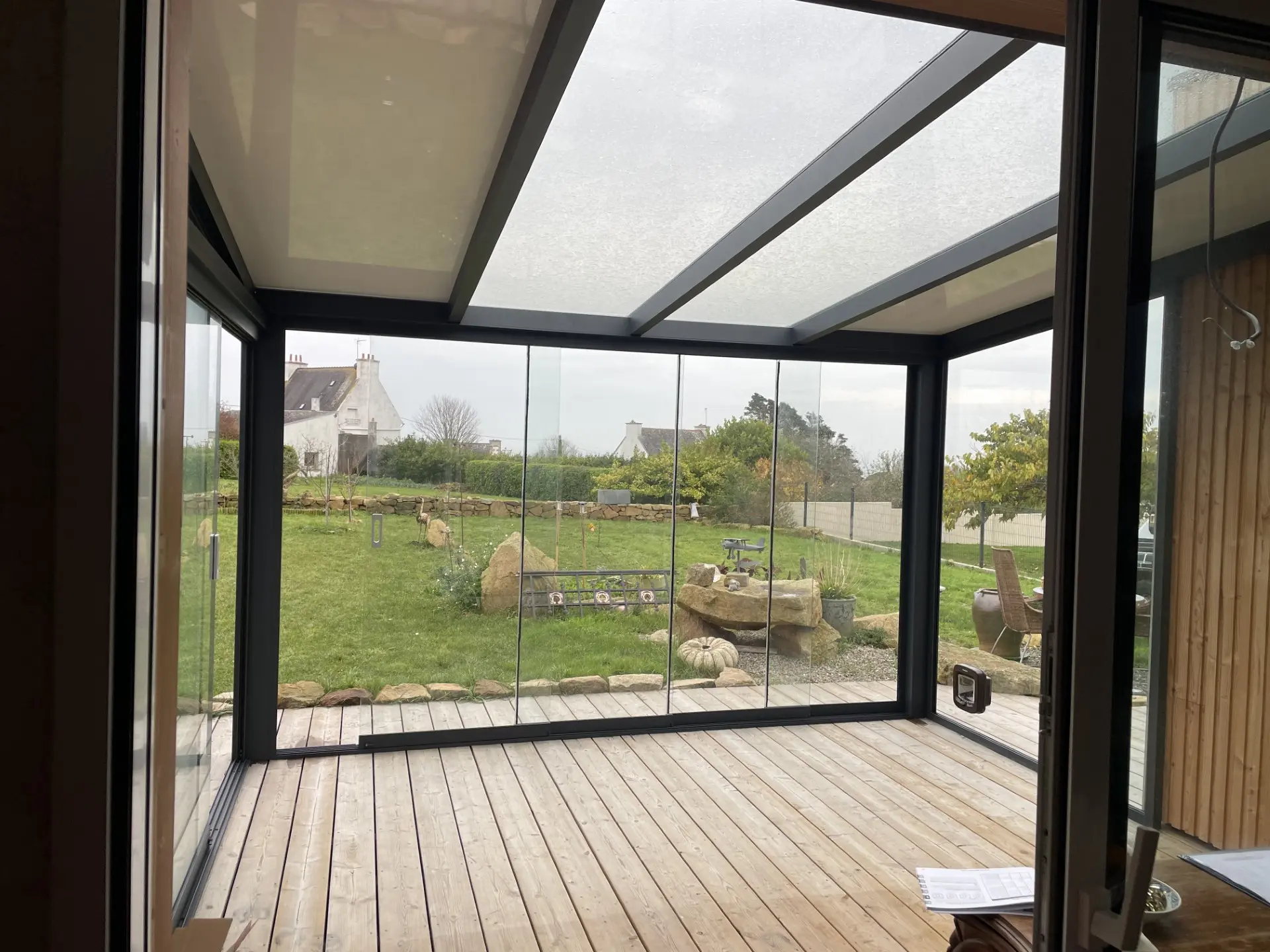 PERGOLA VITREE AVEC PAROI VERRE INT_PLOUHINEC_PSV MENUISERIES