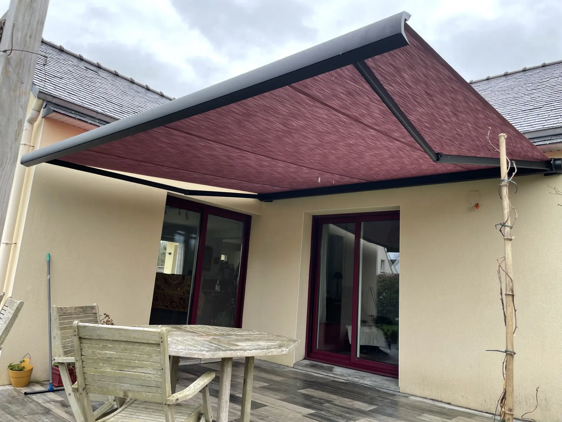 STORE BANNE COFFRE TOILE LEAF_PONT L ABBE_PSV MENUISERIES