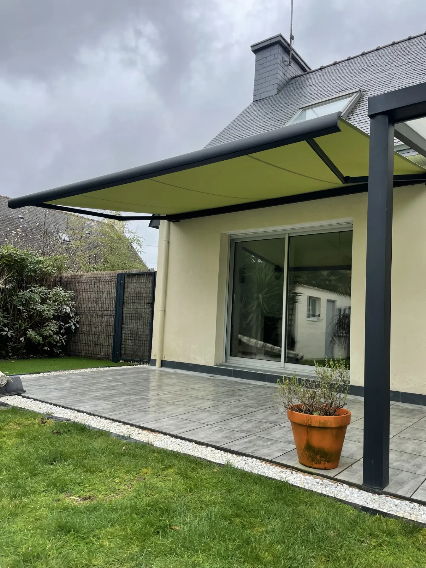 Store banne coffre_ile tudy_psv menuiseries