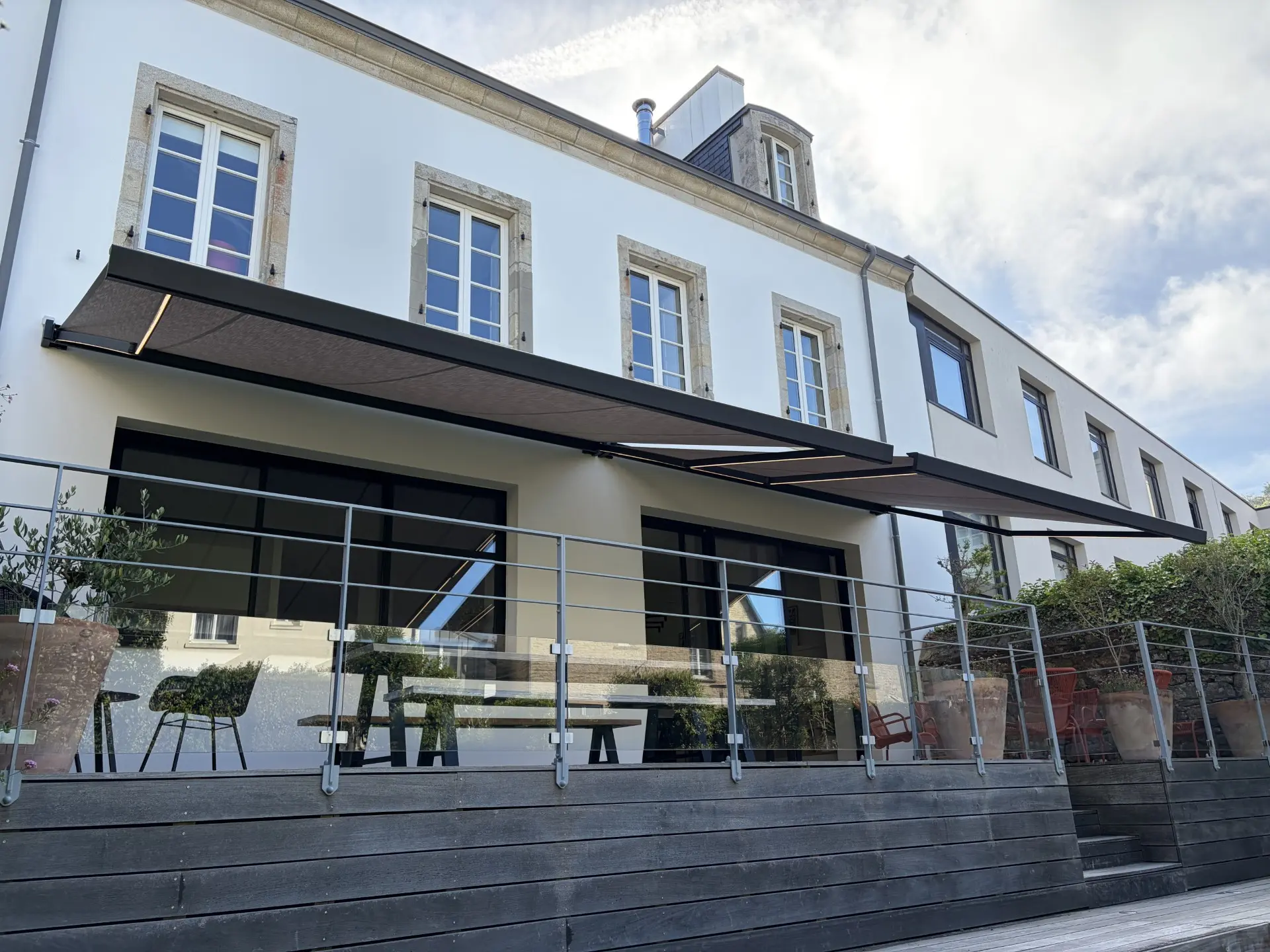 STORE BANNE FACE OUVERT LED_QUIMPER_PSV MENUISERIES