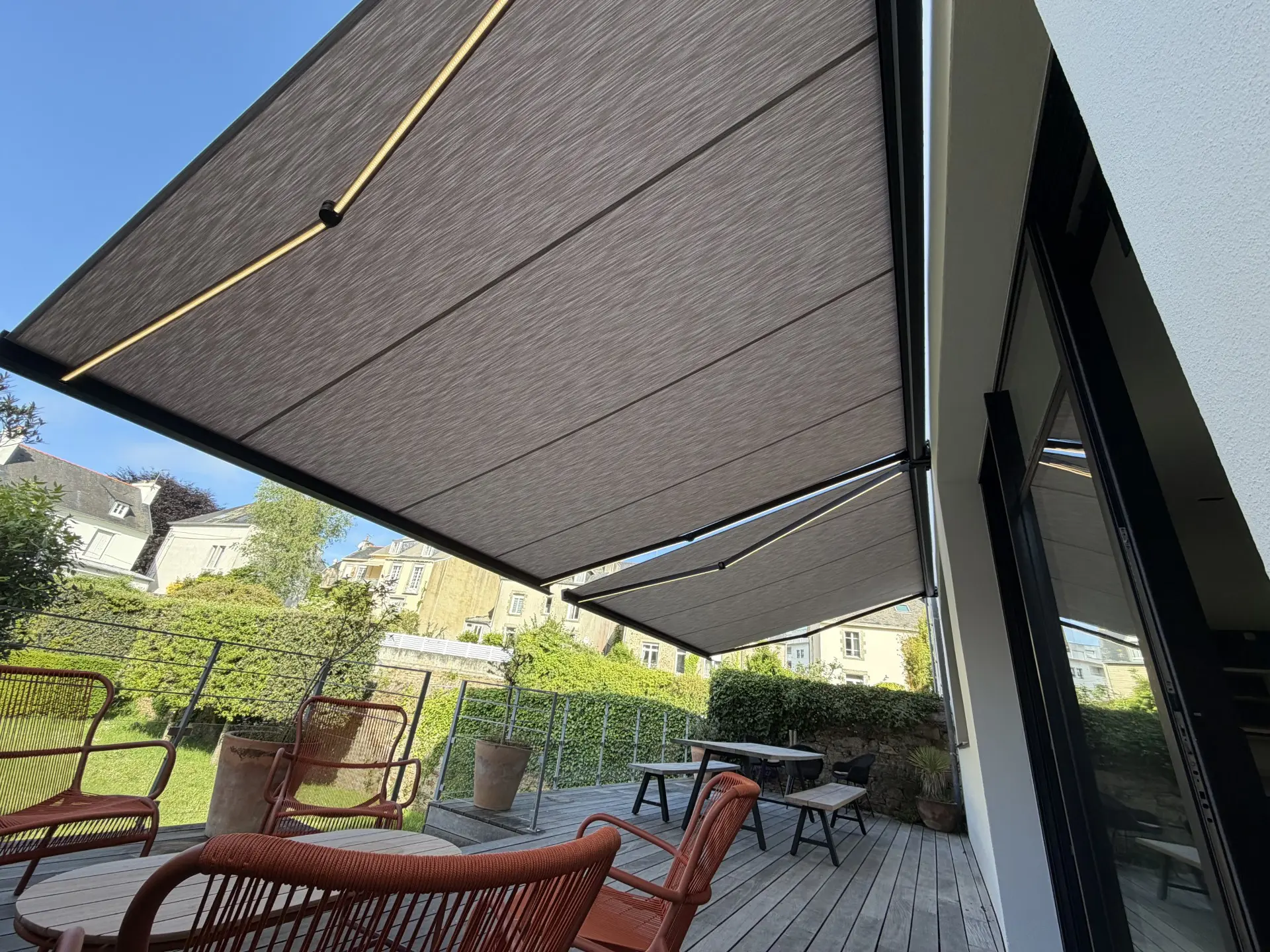STORE BANNE OUVERT LED_QUIMPER_PSV MENUISERIES